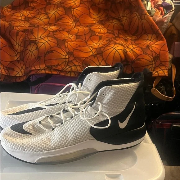 Nike Zoom BQ5468-001 Black and White High-Top Sneakers. NWOT. - Picture 1 of 4